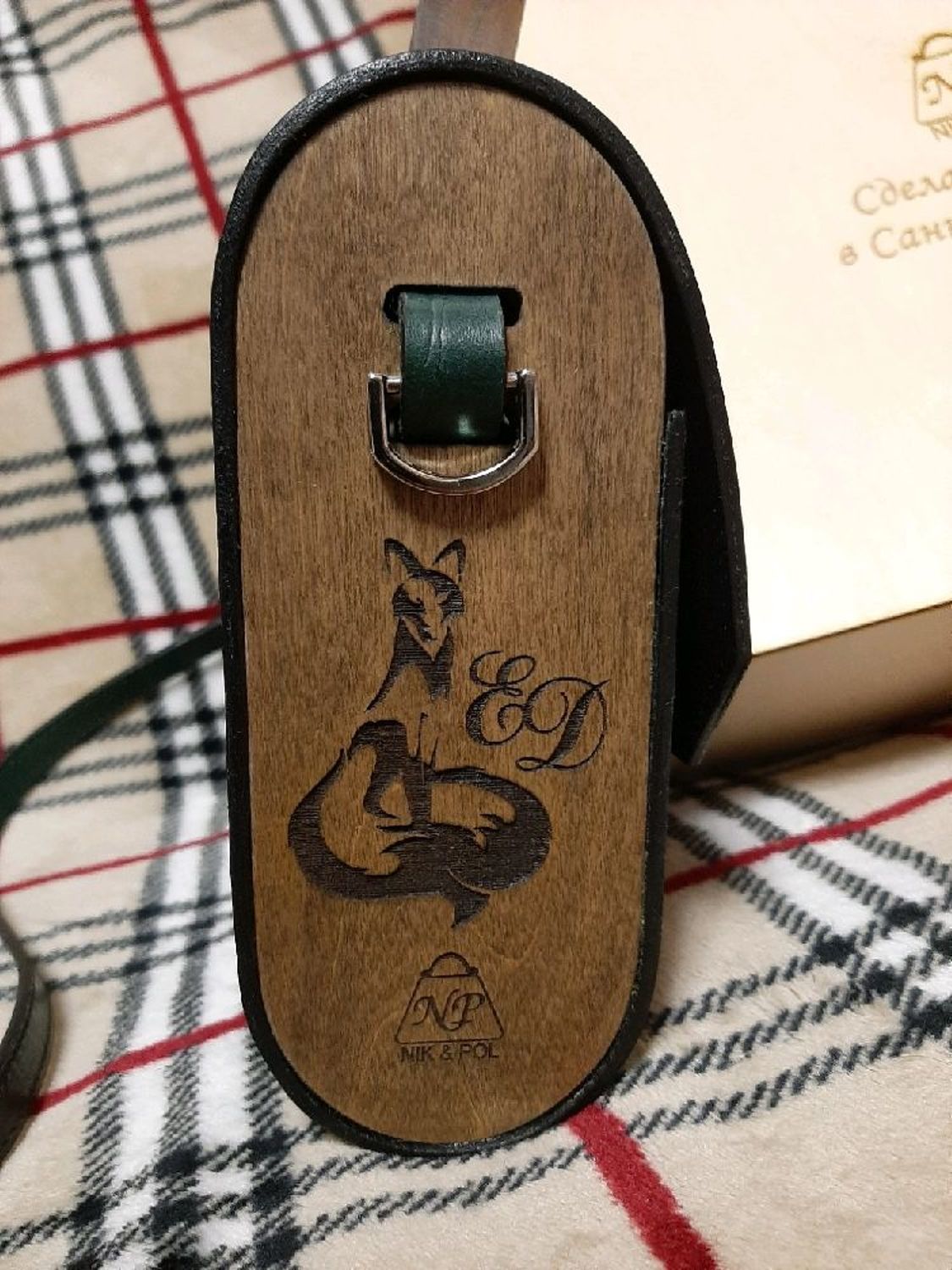 Фото №2 к отзыву покупателя Badgerart о товаре Сумка из кожи и дерева Pull up Croco