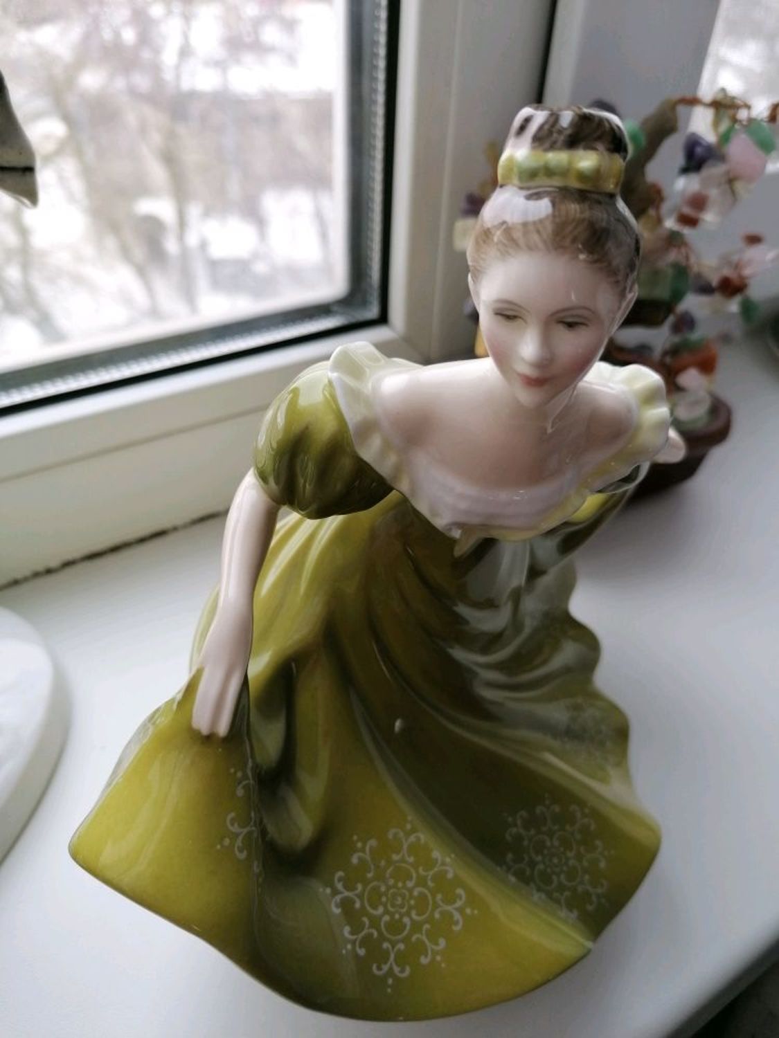 Фото №2 к отзыву покупателя Олег о товаре Винтаж: Royal Doulton коллекционная фарфоровая статуэтка Англия
