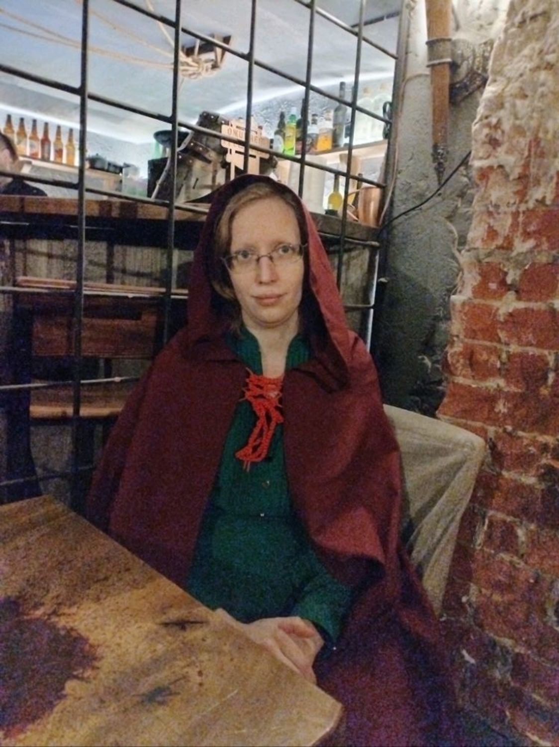 Фото №2 к отзыву покупателя Ekaterina Butenko о товаре "Рубин" плащ с капюшоном в средневековом стиле