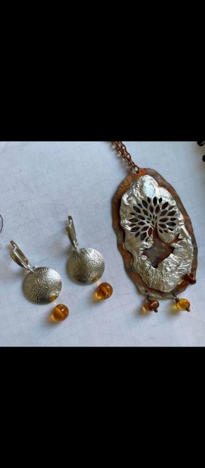 Photo №1 к отзыву покупателя Alexander Kalinin о товаре «Древо» кулон из меди, серебра и натурального янтаря