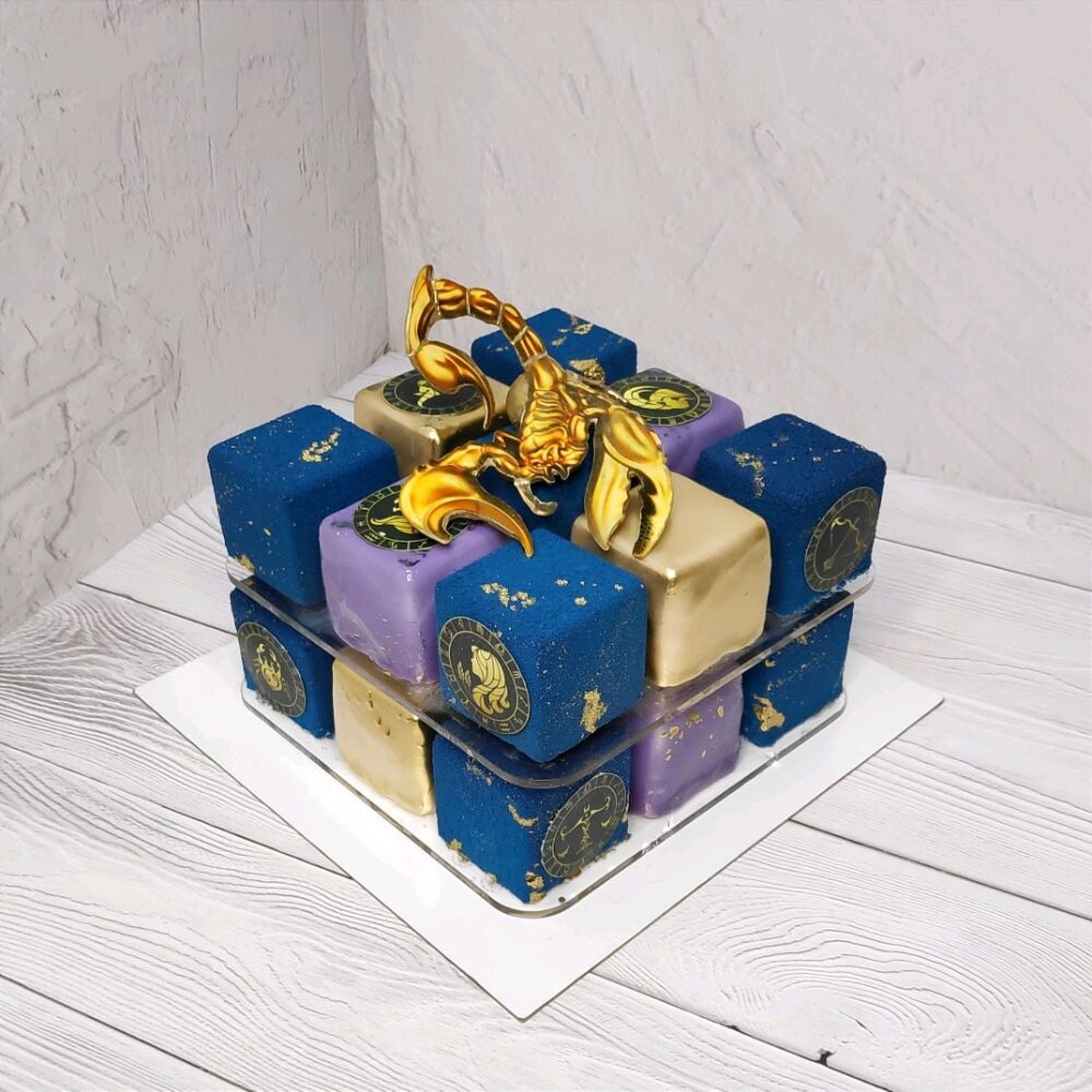 Фото №3 к отзыву покупателя Елена Горшкова о товаре Прозрачная подставка для торта Кубик-рубика