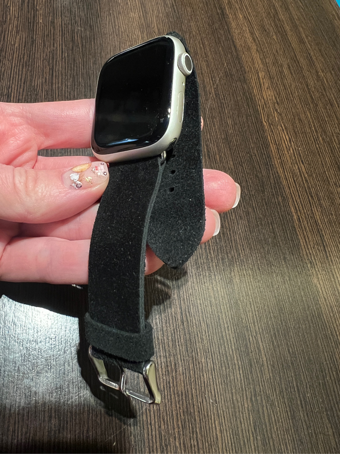 Фото №1 к отзыву покупателя Наталья о товаре Ремешок на часы Apple Watch "Черная замша"