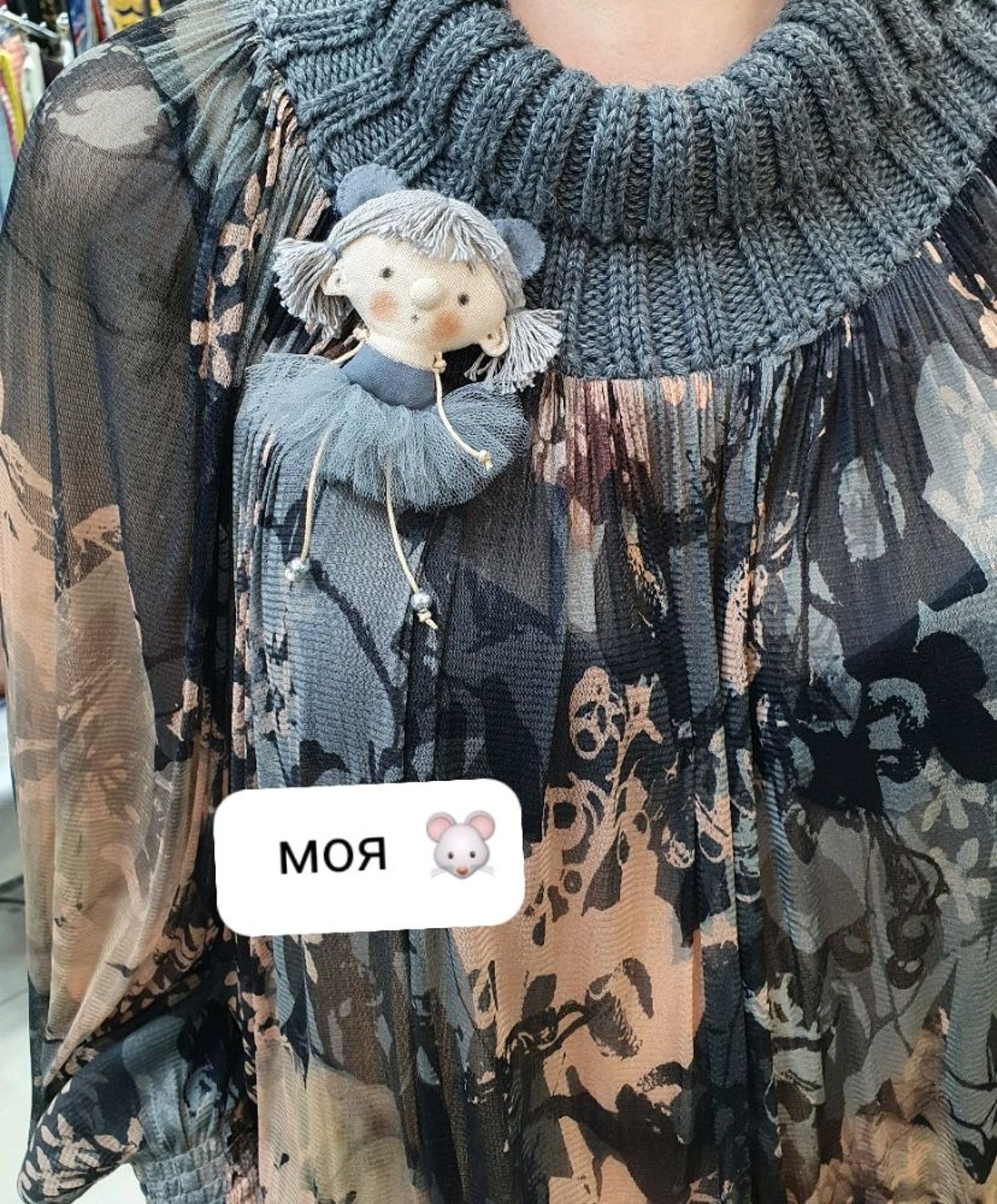 Фото №1 к отзыву покупателя ALTA MODA  итальянские ткани о товаре Кошки-Мышки Кукла Брошь текстильная