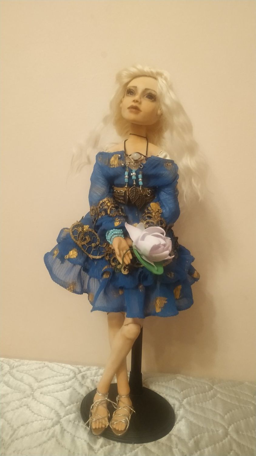 Фото №5 к отзыву покупателя Светлана о товаре Кукла интерьерная полушарнирная