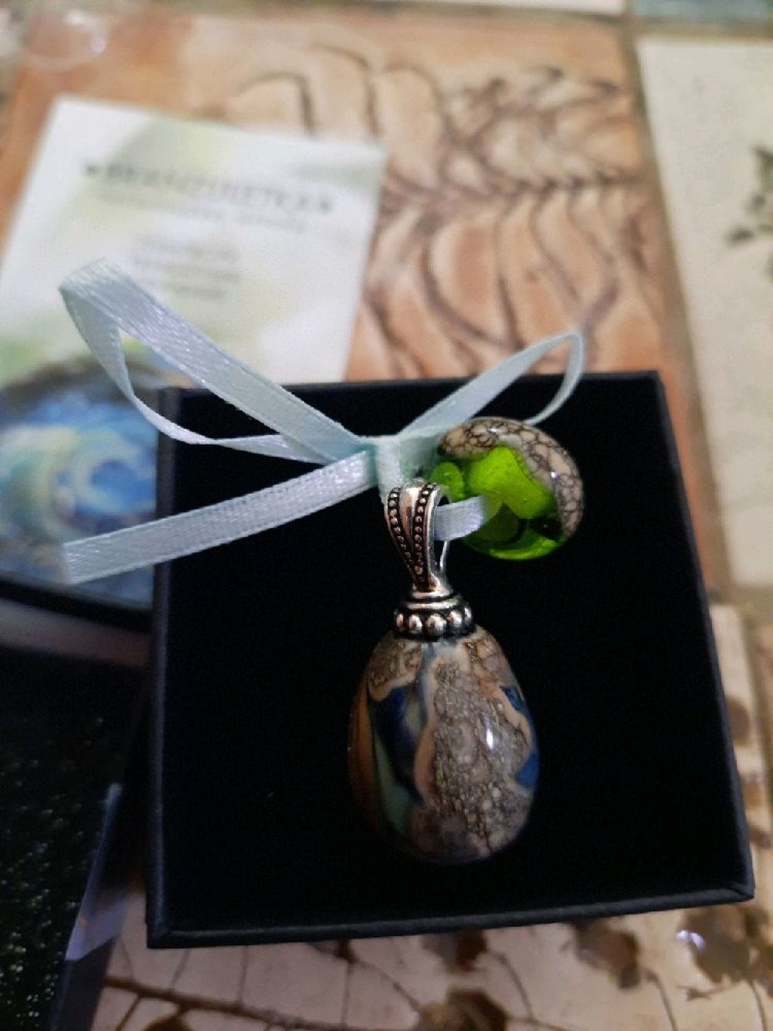 Фото №1 к отзыву покупателя Olga о товаре Яйцо дракона - кулон lampwork стекло медь серебро посеребрение