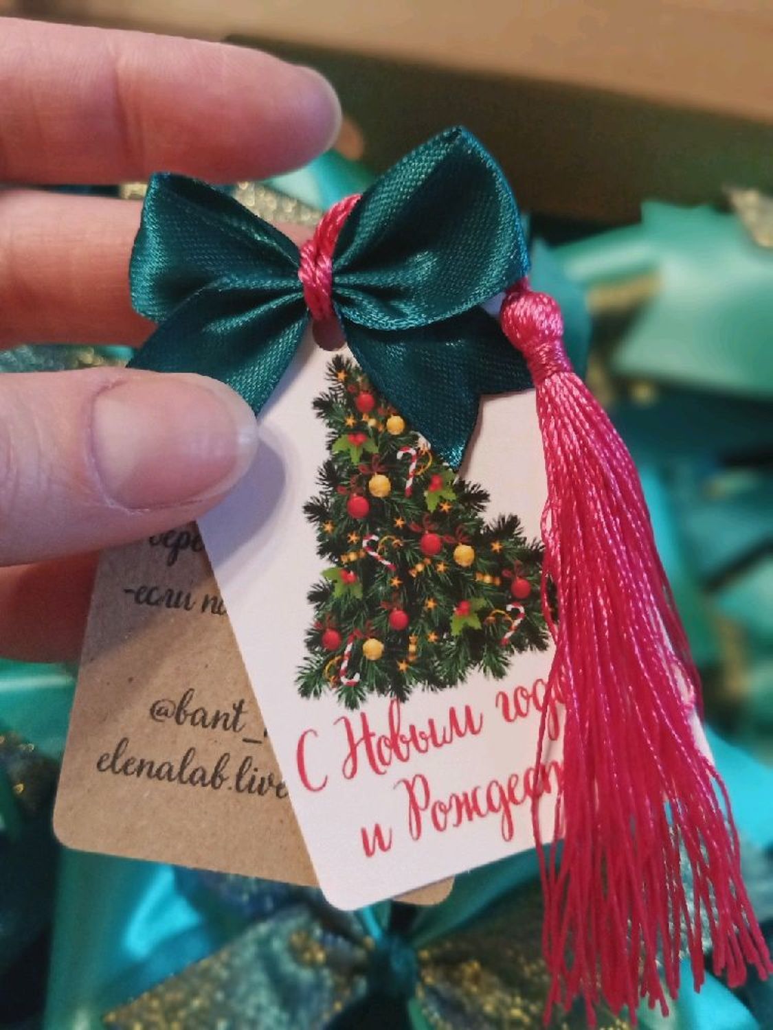 Фото №2 к отзыву покупателя Еленa Lab о товаре Бирки новогодние Merry Christmas набор бирок