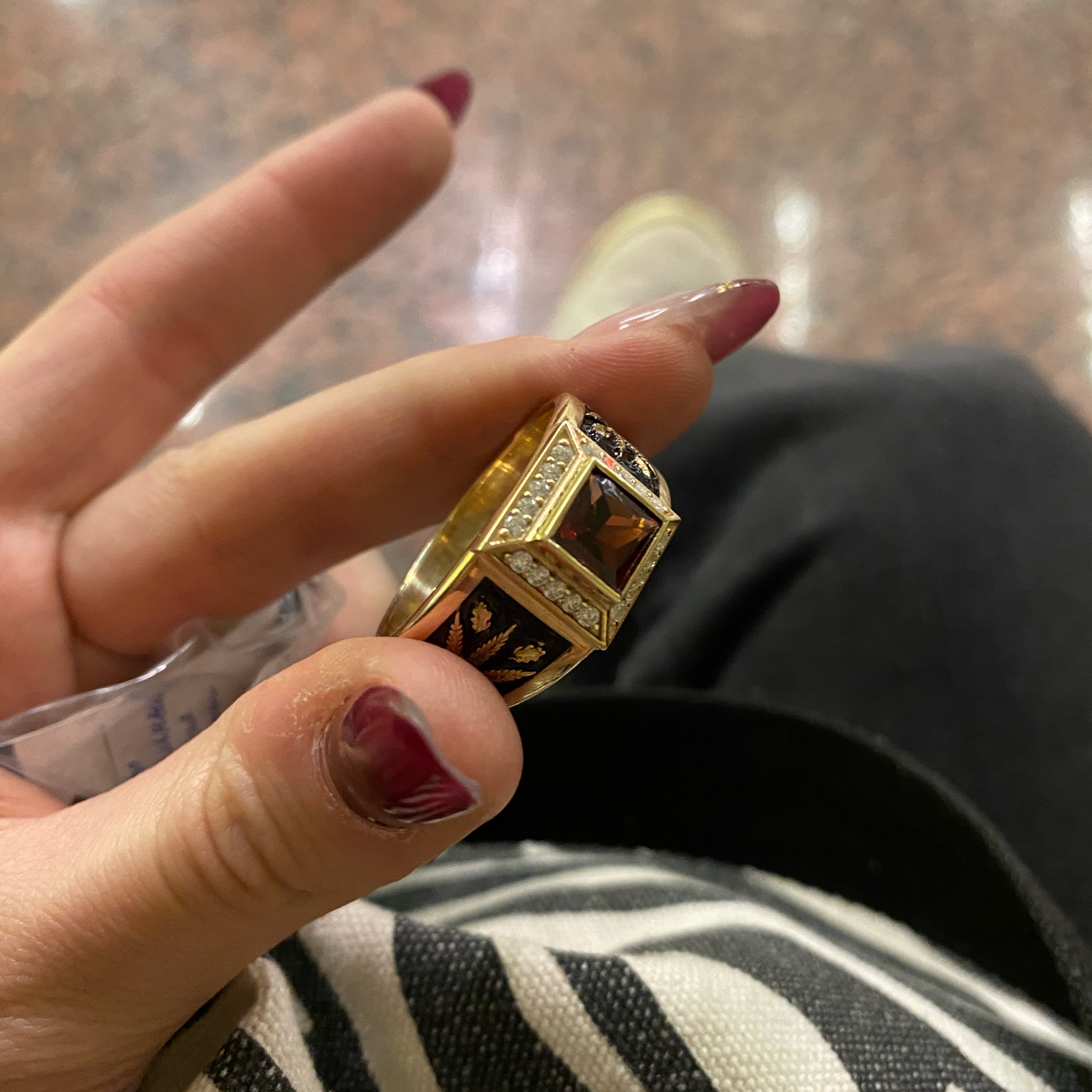 Photo №3 к отзыву покупателя Elizaveta Gorshkova о товаре Перстень «Конопля» из серебра с гранатом