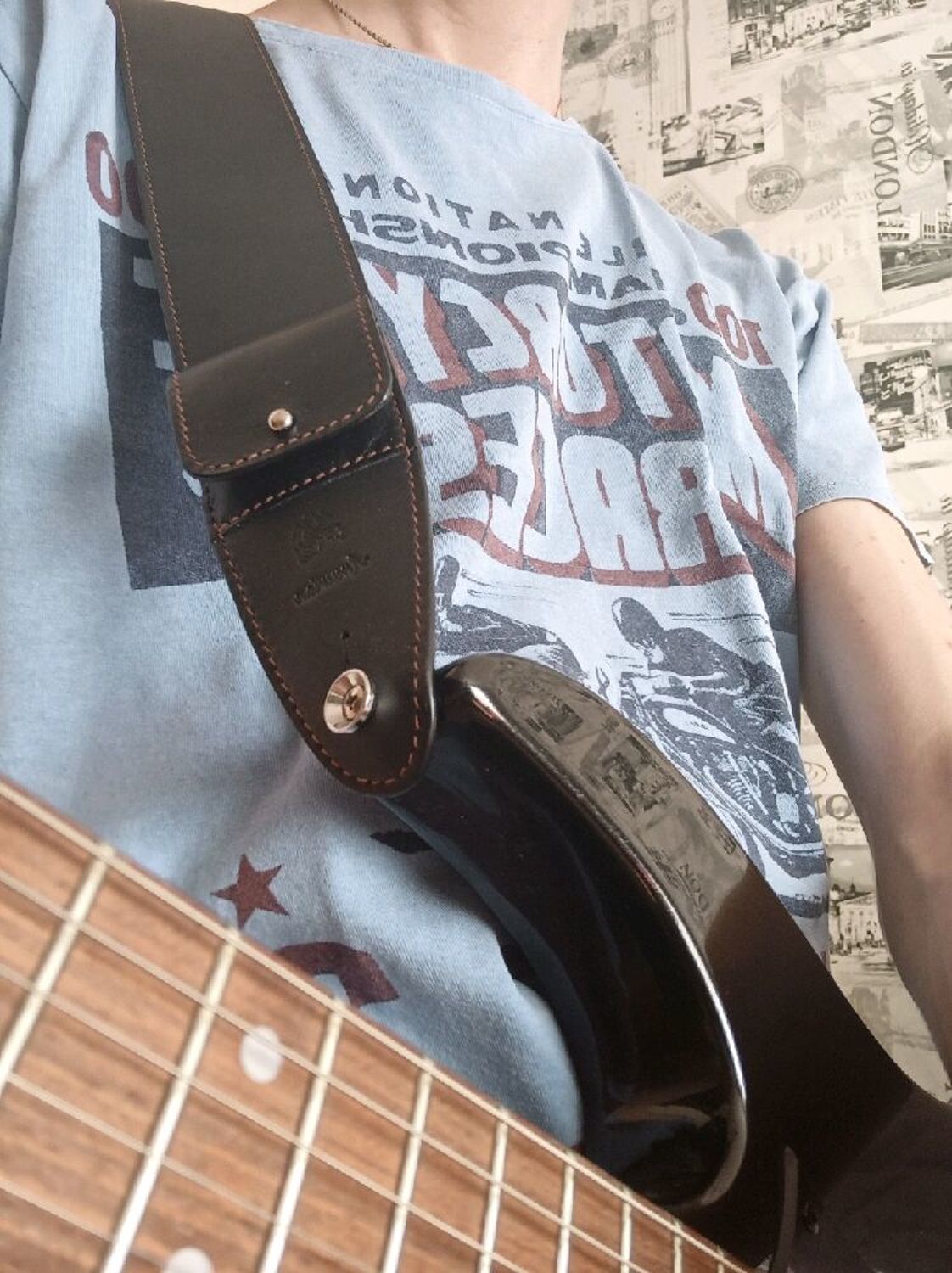 Фото №2 к отзыву покупателя Владимир Савичев о товаре Ремень для гитары с карманом для медиатора