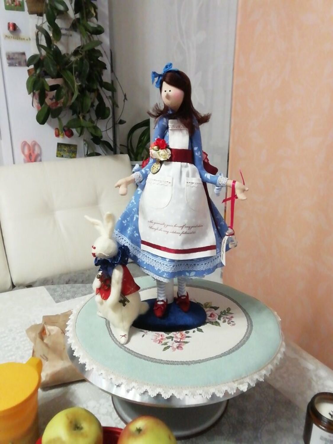 Photo №1 к отзыву покупателя Elvira о товаре Алиса и Белый Кролик.
