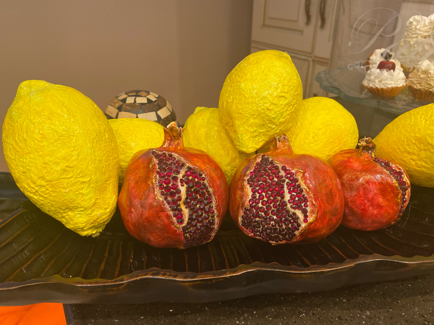 Фото №1 к отзыву покупателя  Оксана о товаре Лимоны,гранаты декоративные