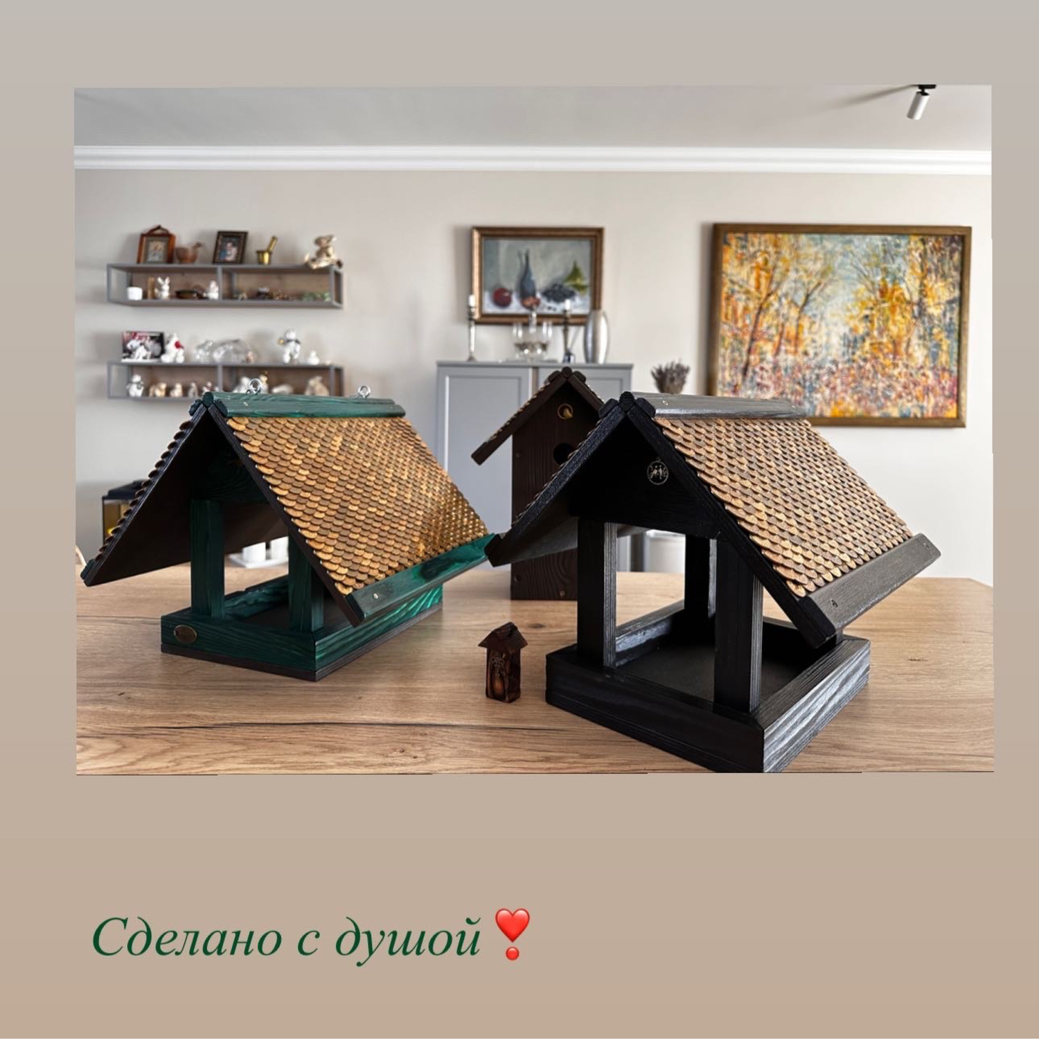 Фото №1 к отзыву покупателя Ирина Шпакова о товаре Кормушка для птиц  средняя"Уголёчек" на съёмной стойке. и еще 2 товара