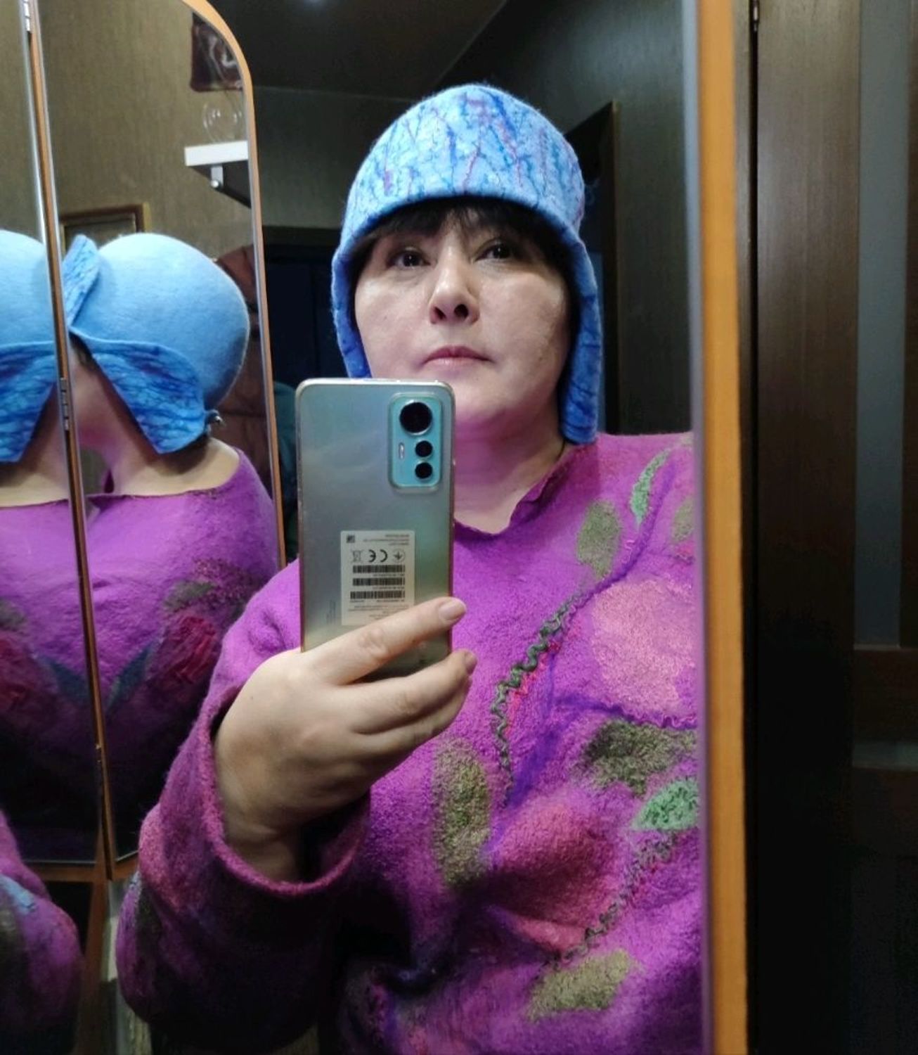 Фото №2 к отзыву покупателя Elena / Yana о товаре Шапка ушанка валяная из шерсти мериноса и альпаки Северное сияние