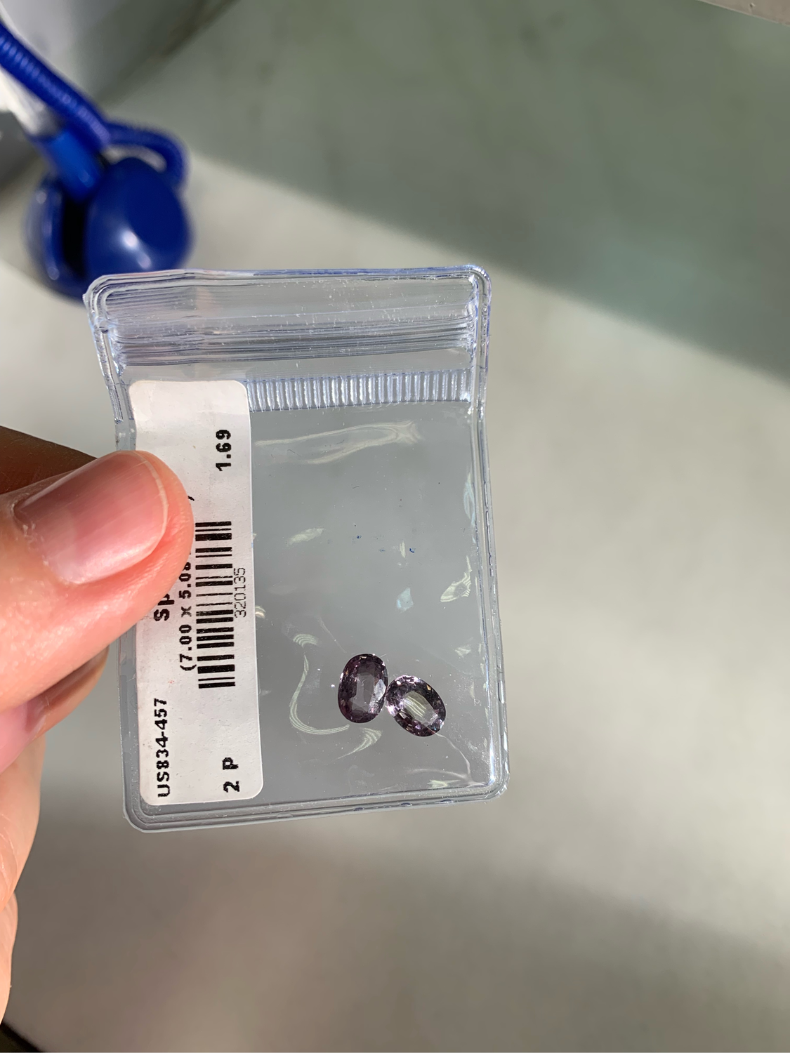 Фото №1 к отзыву покупателя Анастасия о товаре Шпинель натуральная 1,69Ct 7х5 к-кт 2шт VVS Танзания