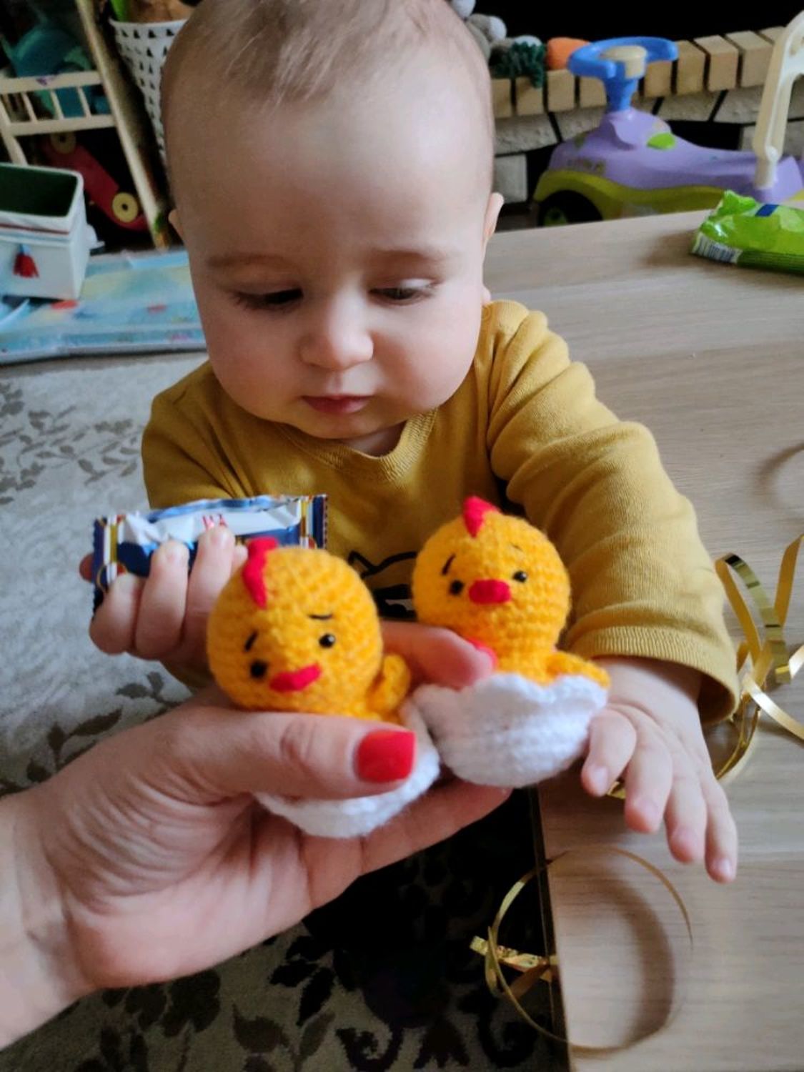 Фото №1 к отзыву покупателя Dasha.forbaby о товаре Пасхальный декор цыпленок вязаный