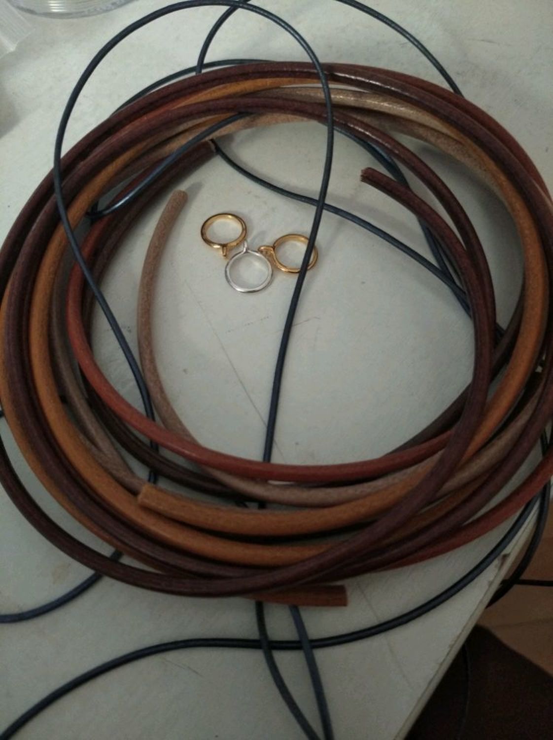 Фото №1 к отзыву покупателя Мастерская Serpens Cattus Jewellery о товаре Шнур кожаный круглый, 4 мм и еще 8 товаров