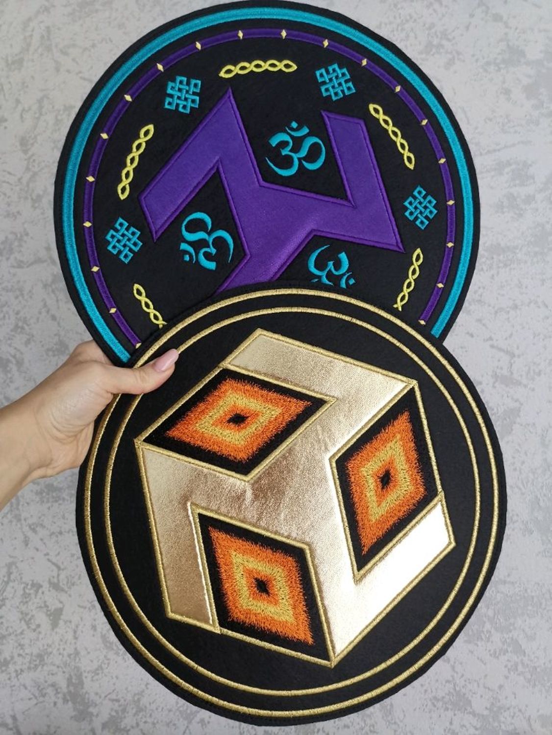 Фото №2 к отзыву покупателя Amulet-Stone (AS) о товаре Вышивка Антакарана Ом и еще 1 товар