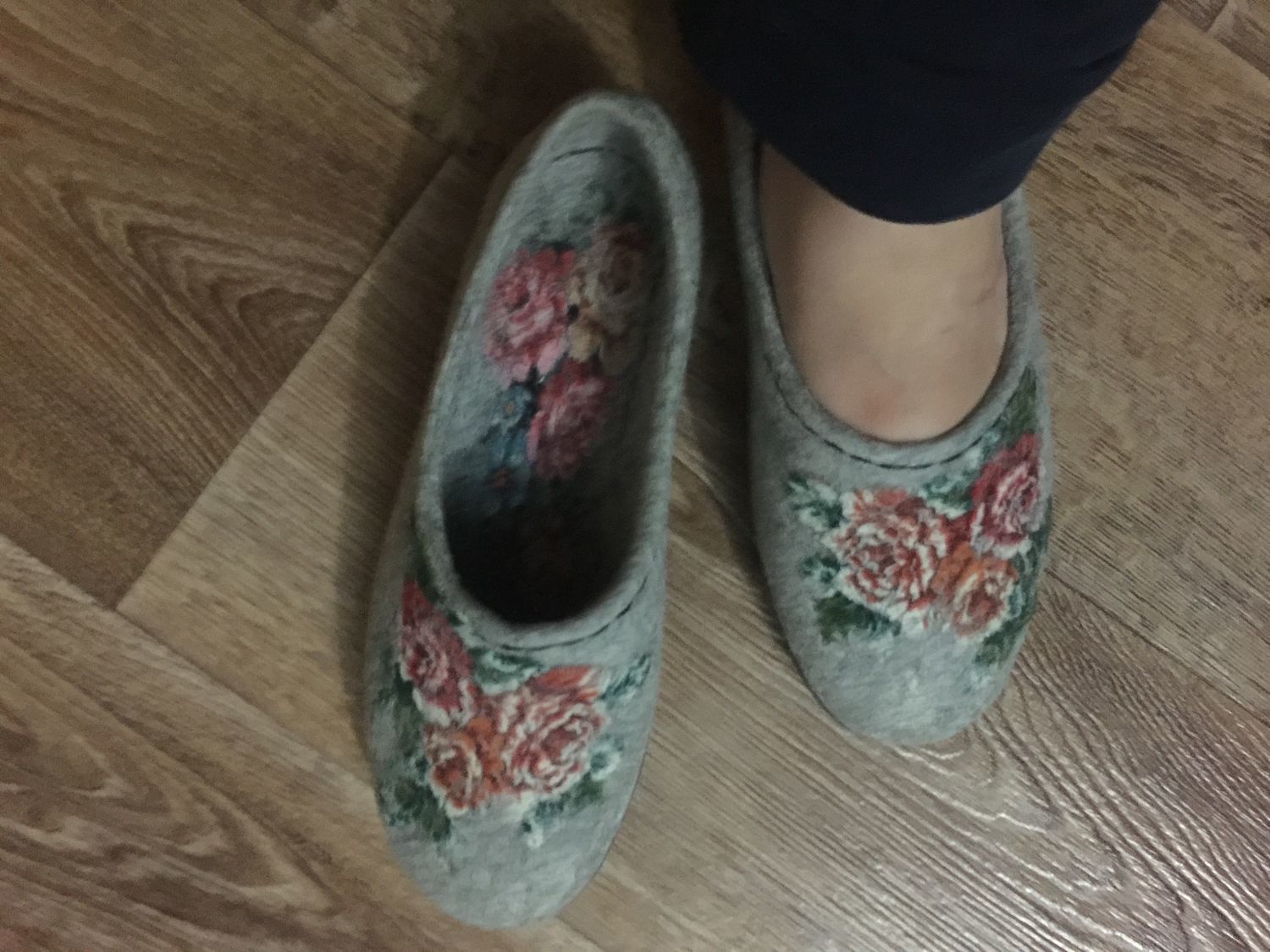 Фото №1 к отзыву покупателя Малахова Екатерина о товаре туфли валяные «город роз»