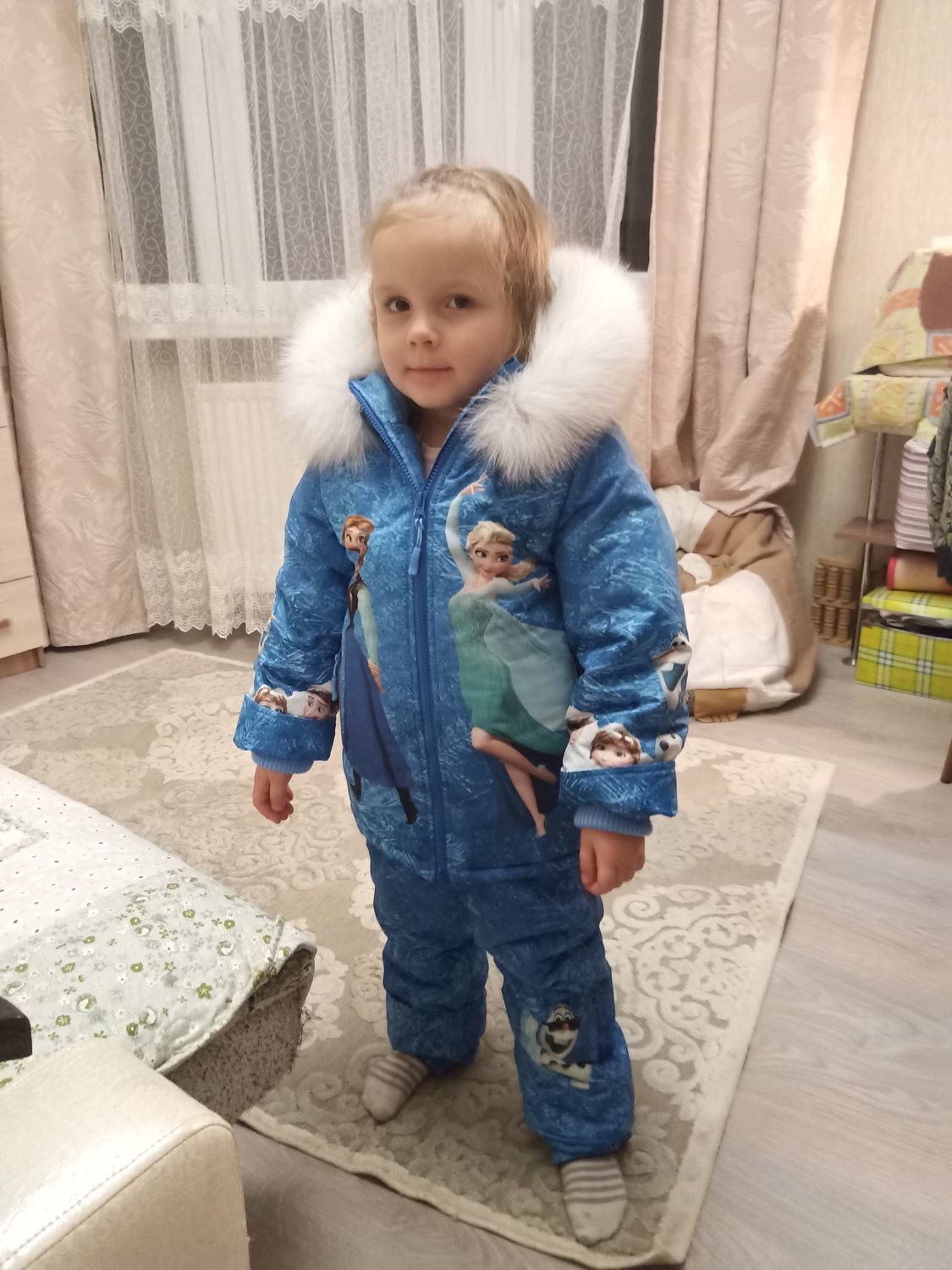 Фото №1 к отзыву покупателя Юлия о товаре Холодное сердце куртка  зима + полукомбинезон