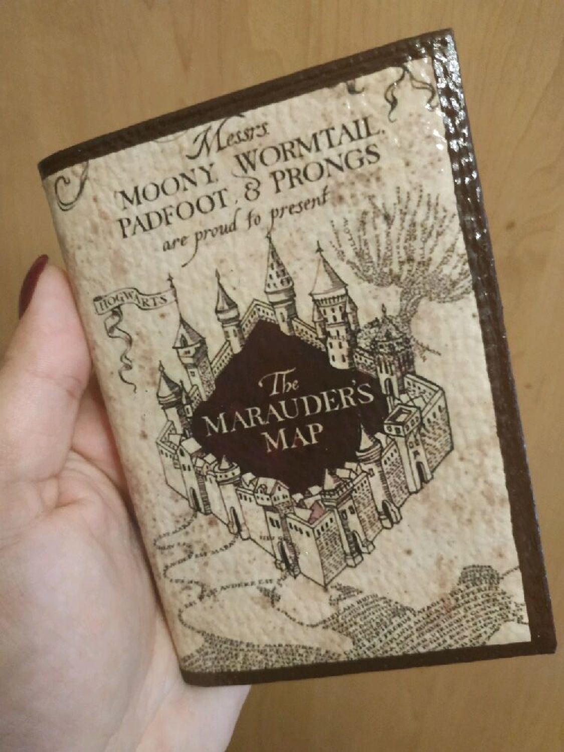 Photo №1 к отзыву покупателя Irina Bobrova о товаре Кожаная обложка на паспорт "Гарри Поттер"  карта мародеров