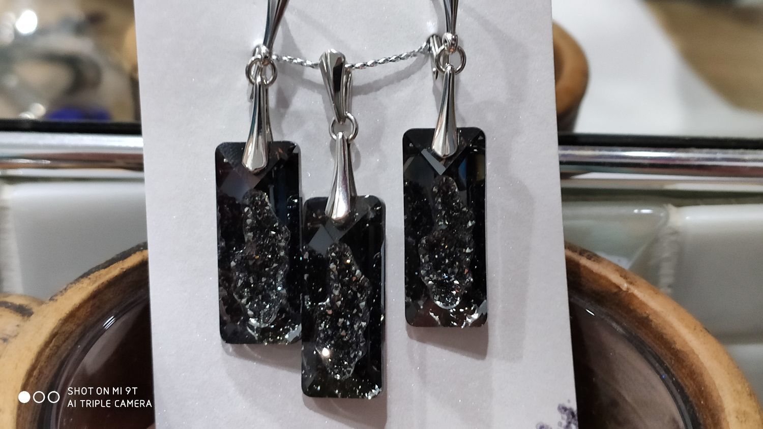Фото №2 к отзыву покупателя Мохова о товаре Серебряный комплект Swarovski, серьги и кулон с кристаллами Сваровски и еще 1 товар