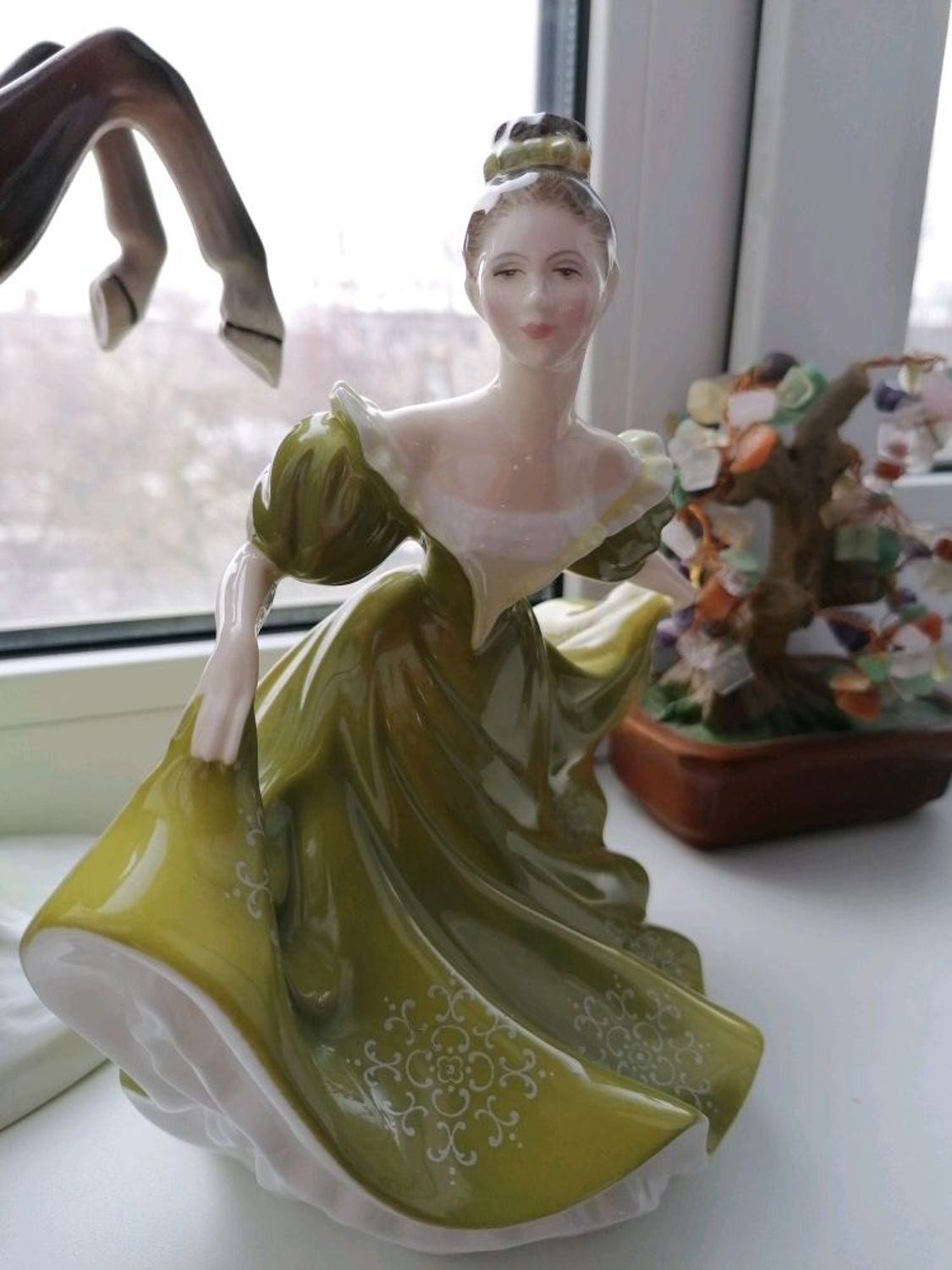 Фото №1 к отзыву покупателя Олег о товаре Винтаж: Royal Doulton коллекционная фарфоровая статуэтка Англия