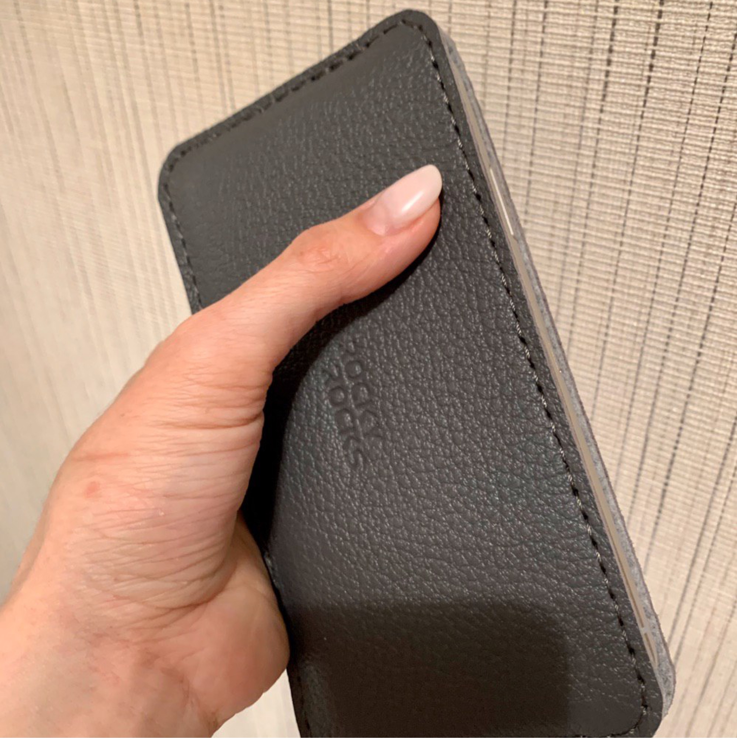 Photo №1 к отзыву покупателя Zoya  о товаре Боковой кожаный чехол iPhone X / iPhone XS / 11 Pro