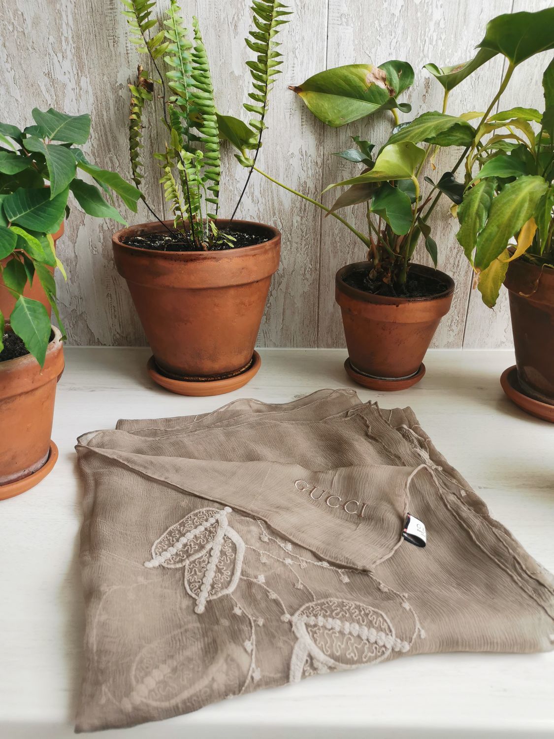 Фото №1 к отзыву покупателя Elena Goncharova о товаре Эксклюзивный шелковый расшитый платок из ткани Gucci  темный беж