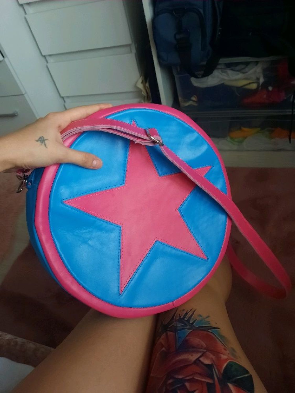 Фото №1 к отзыву покупателя Jenny Skittles о товаре Круглая сумка со звездой из кожи