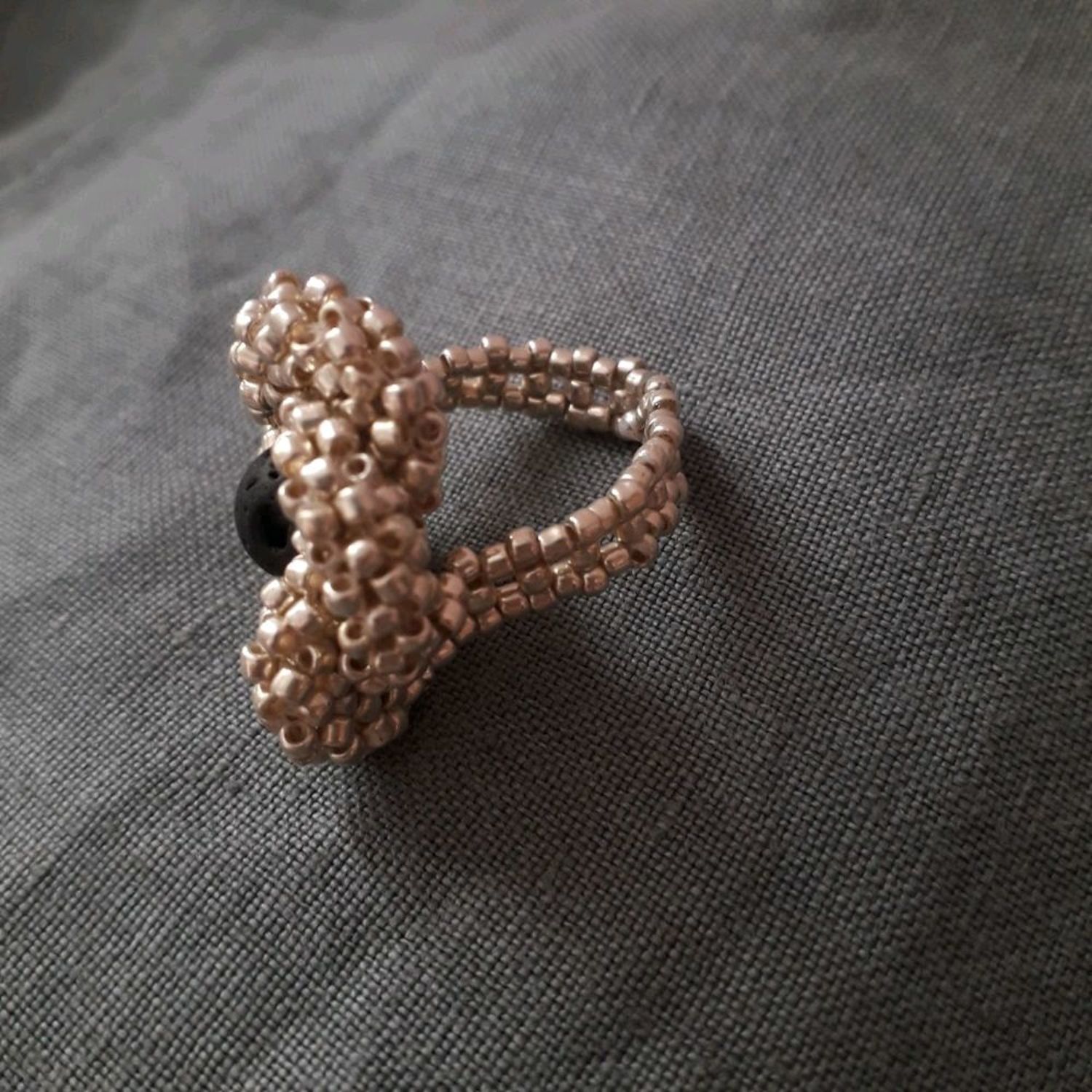 Фото №3 к отзыву покупателя knitted.toys.dina вязаные игрушки о товаре Кольцо из бисера Цветок