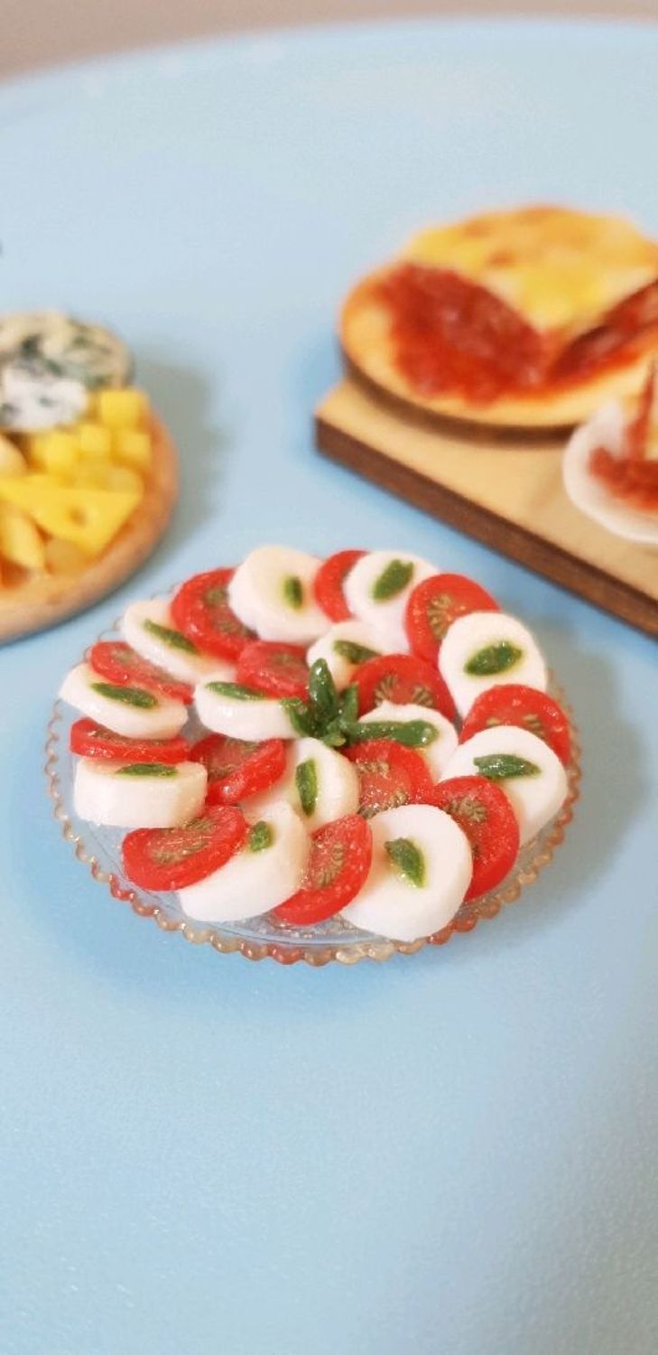 Photo №2 к отзыву покупателя Majya Petrutsij о товаре Сырная доска для кукол and 4 more items