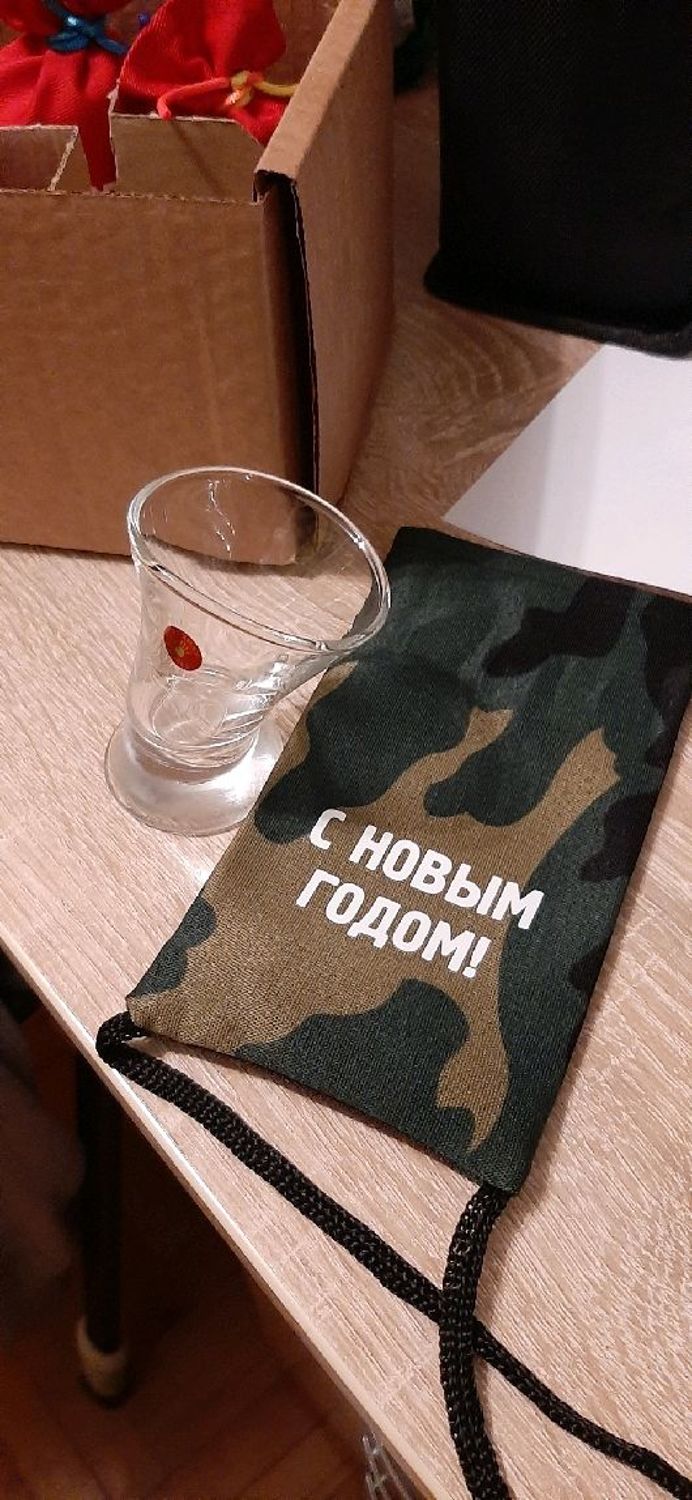 Фото №3 к отзыву покупателя Наталья о товаре С Новым Годом! пьяная рюмка - новогодний подарок!