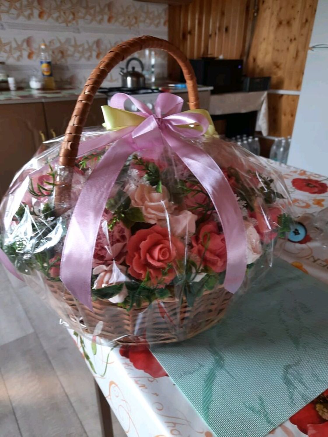 Фото №2 к отзыву покупателя Елена о товаре Большая корзина цветов из мыла ручной работы