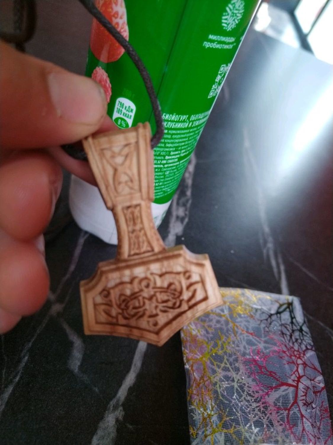 Photo №2 к отзыву покупателя Roman о товаре Подвеска: Кулон "Молот Тора" из дерева ясень