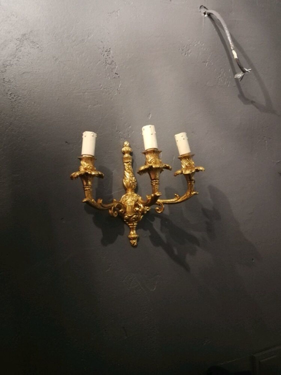 Фото №1 к отзыву покупателя Елена о товаре Винтаж: Бронзовое бра на 3 лампы в стиле рококо, Франция