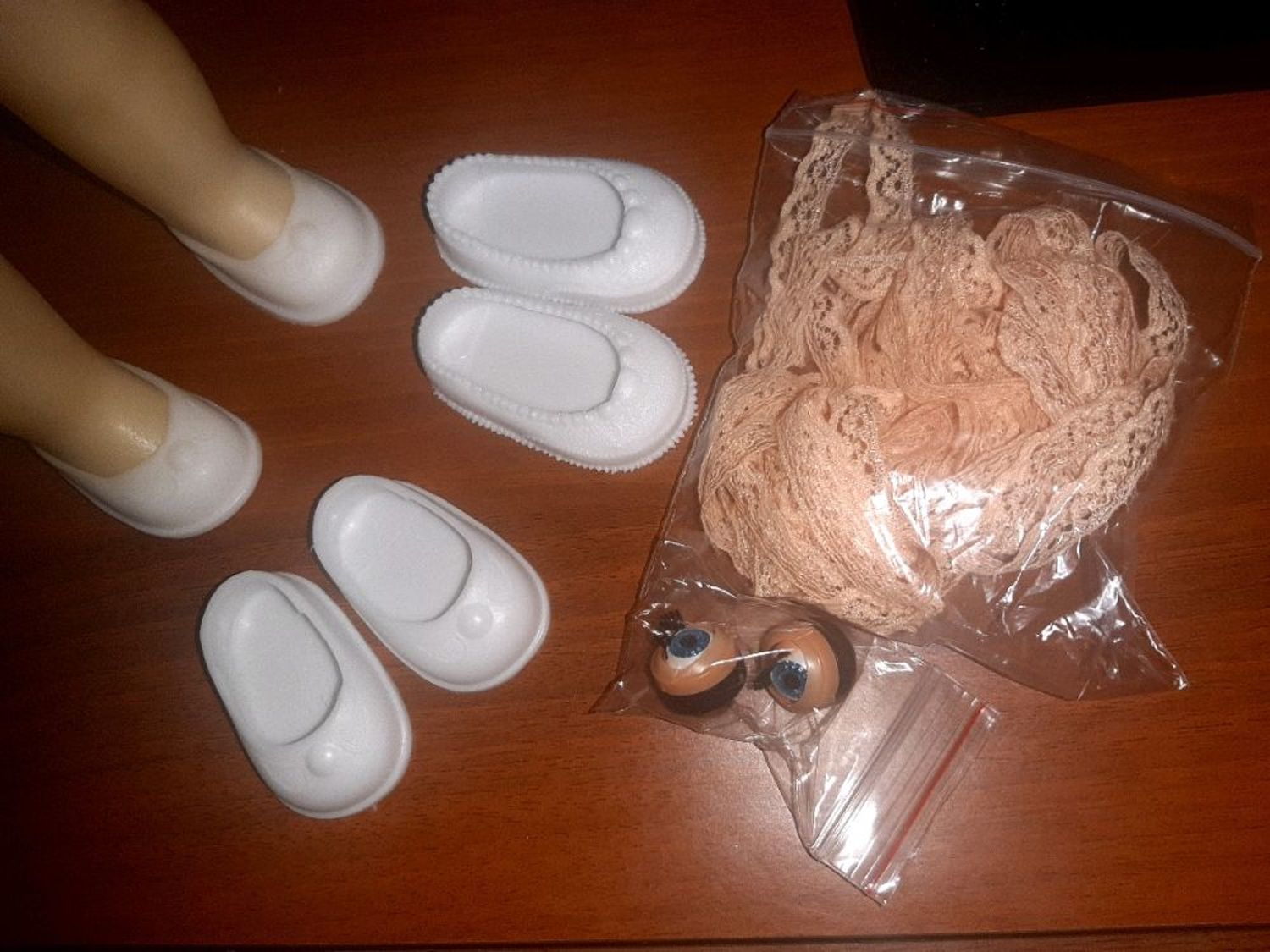 Photo №1 к отзыву покупателя Larisa о товаре Глаза капсулы для кукол and 2 more items
