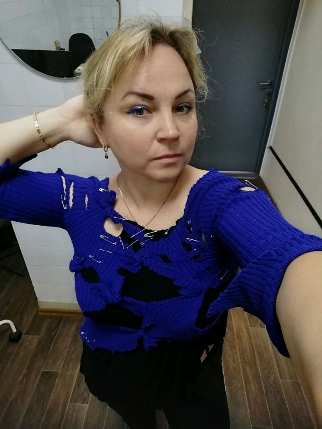 Фото №2 к отзыву покупателя Natella Volos о товаре Кофточка сквозной ультрамарин и еще 1 товар