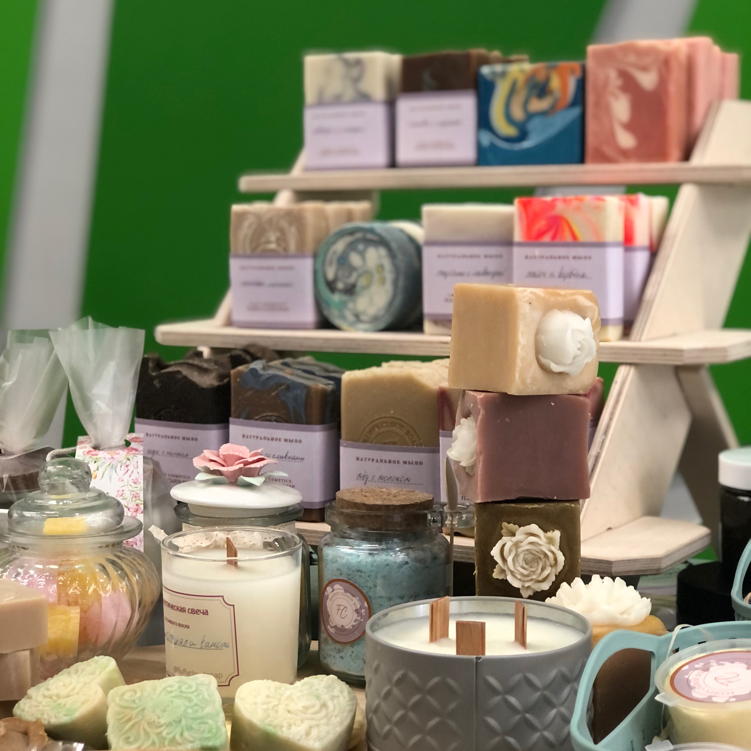 Фото №1 к отзыву покупателя Fluffy Cloud Soap о товаре Витрина-лесенка для выставок