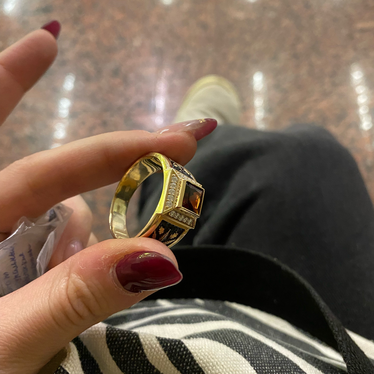 Photo №4 к отзыву покупателя Elizaveta Gorshkova о товаре Перстень «Конопля» из серебра с гранатом