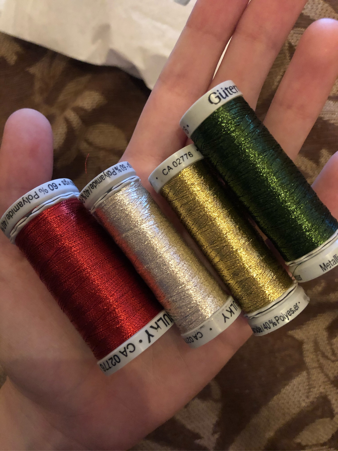 Фото №1 к отзыву покупателя Диана Дзебоева о товаре Нитки Gutermann Metallic № 7001, 200м и еще 3 товара
