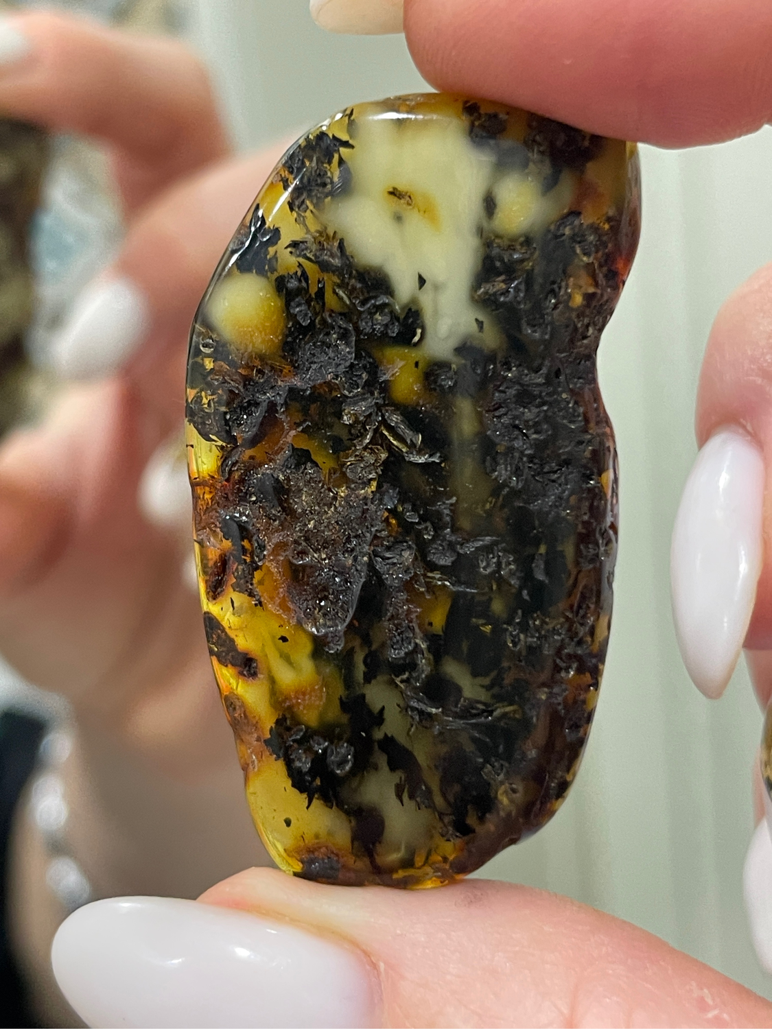 Photo №2 к отзыву покупателя Rada Zhuravleva о товаре Камни из янтаря, большой кусок янтаря, сувенир, редкий цвет, красивый