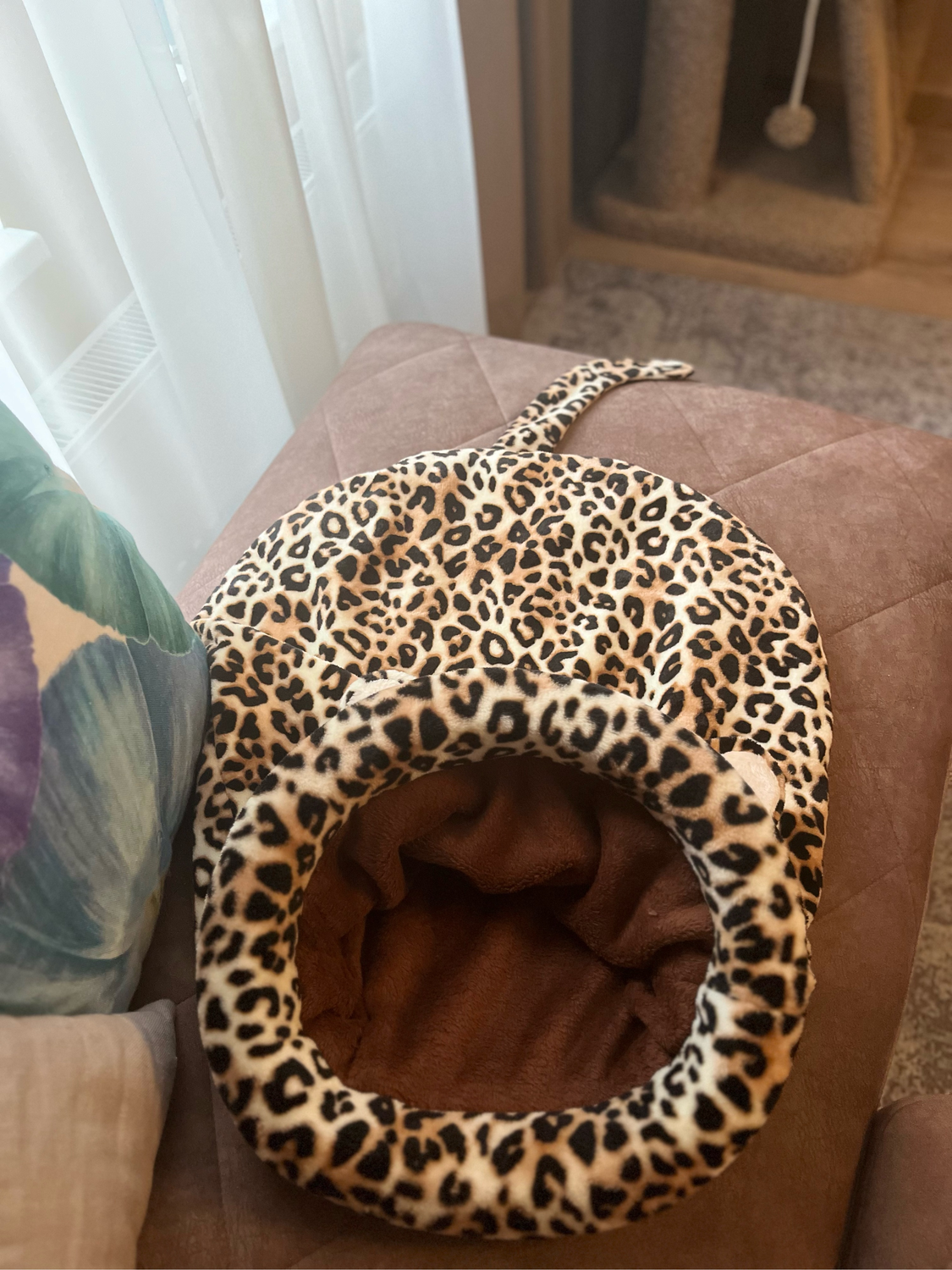 Фото №1 к отзыву покупателя ksenia о товаре Лежанка - спальный мешок для кошки "Леопард" принт