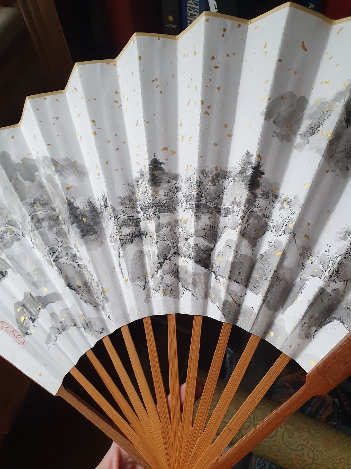Фото №1 к отзыву покупателя Анна о товаре Картины: китайский пейзаж на веере ( графика тушью горы сосны