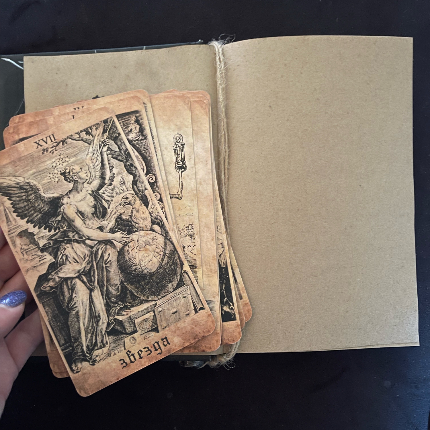 Фото №3 к отзыву покупателя Натали о товаре Карты Таро Тайны гравюр (печатный вариант)