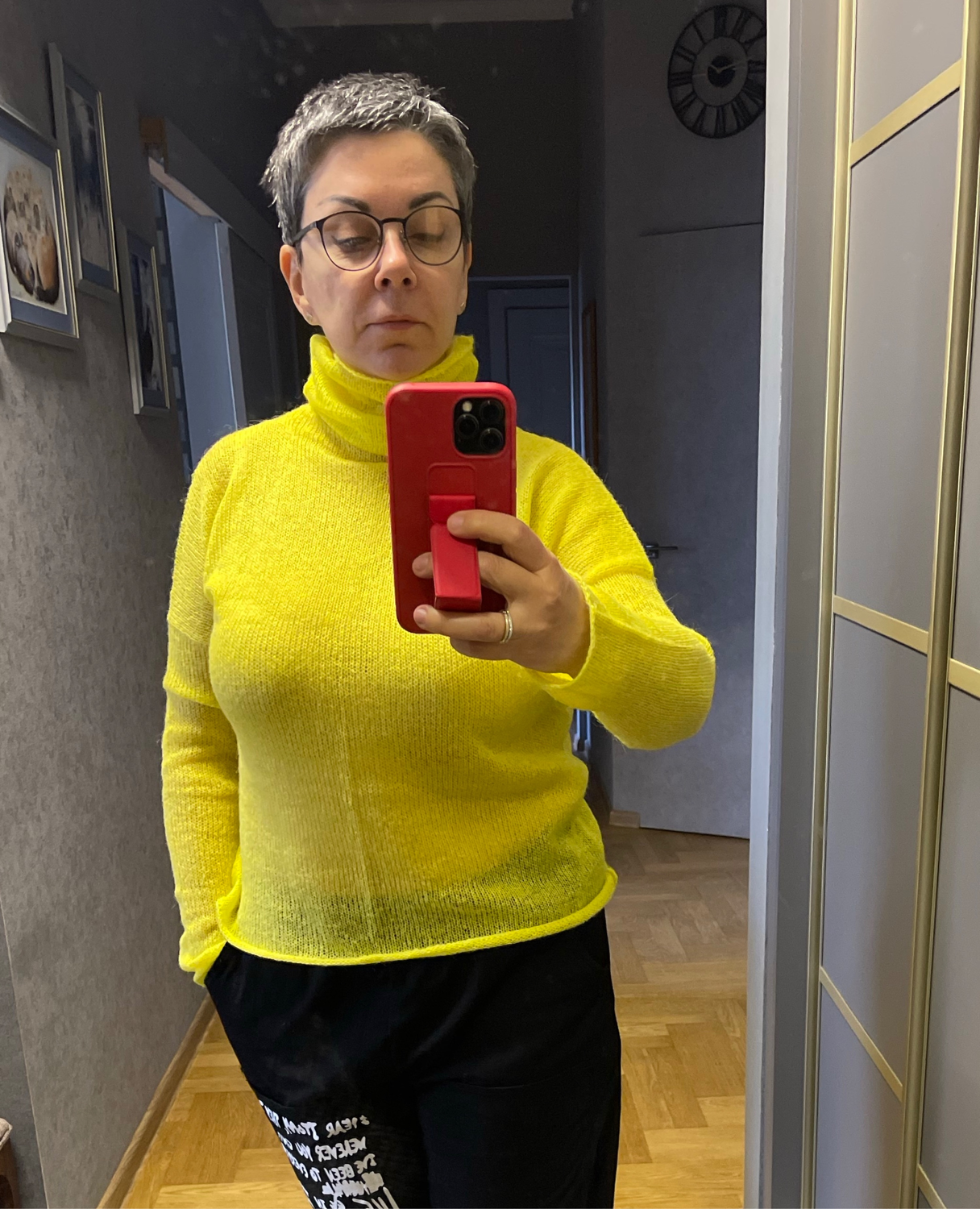 Фото №1 к отзыву покупателя Карина о товаре Легкий свитерок паутинка-пушинка арт. 2208-02 . Сливочный крем и еще 1 товар