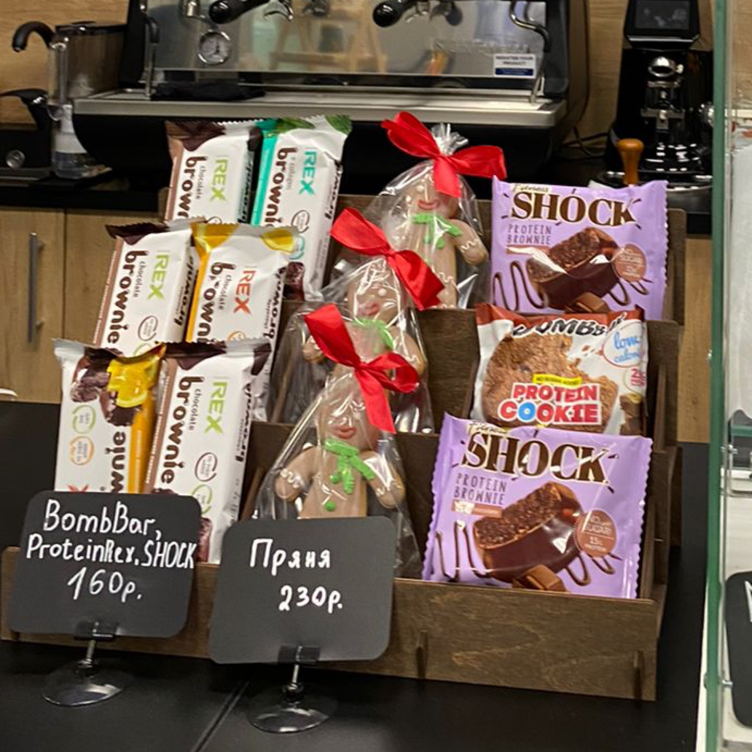 Фото №1 к отзыву покупателя Айдана о товаре Стойка Стенд Подставка для шоколадок, пряников открыток