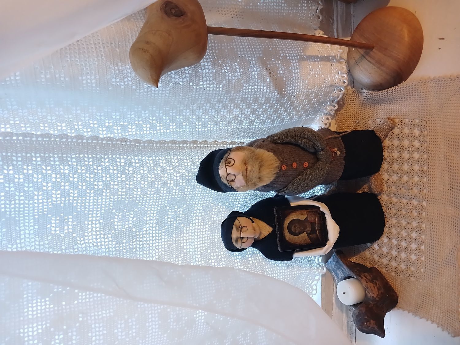 Фото №1 к отзыву покупателя ОКСАНА о товаре Батюшка и Матушка. кукла монах фигурка. Душевный подарок остров Валаам