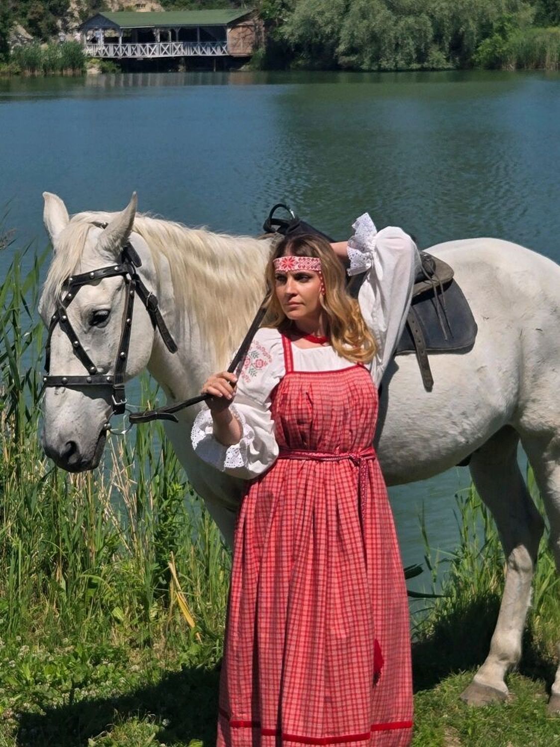Фото №3 к отзыву покупателя Ирина о товаре Народный костюм.Традиционный сарафан,рубаха длинная, пояс тканый.
