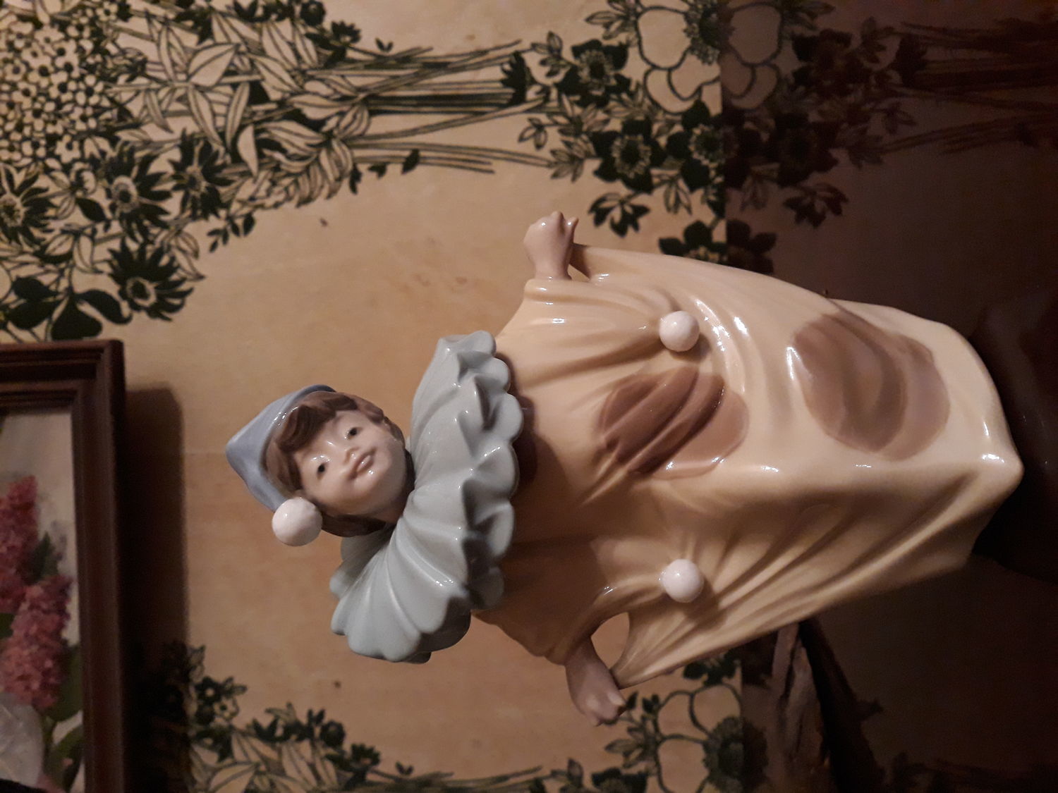 Фото №1 к отзыву покупателя Виктория о товаре Винтаж: "Клоун в желтом", Nao Lladro