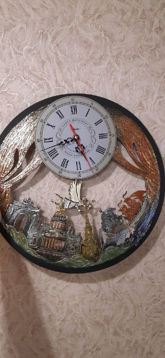Photo №1 к отзыву покупателя Ekaterina о товаре Уникальные подарочные часы настенные с изображением Петербурга