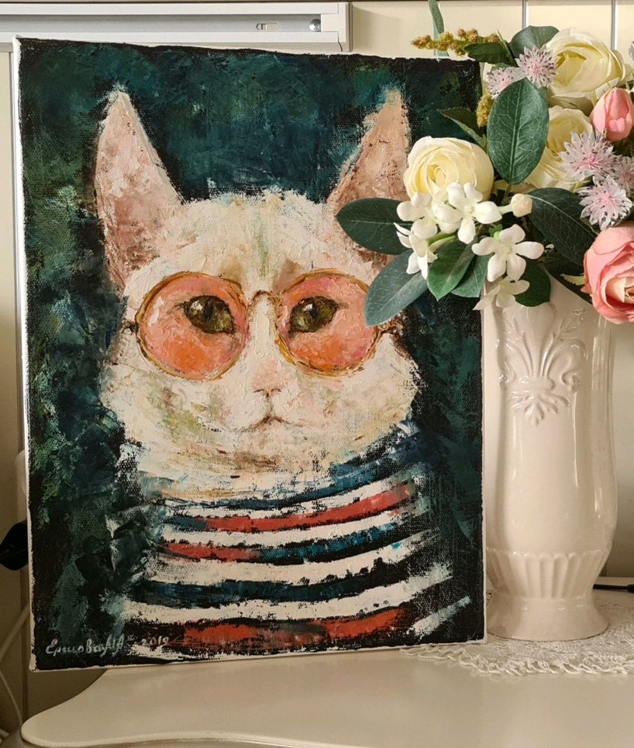 Фото №1 к отзыву покупателя Юлия о товаре Картина. Кошка в розовых очках. Масло, холст на картоне, 30х40 см.